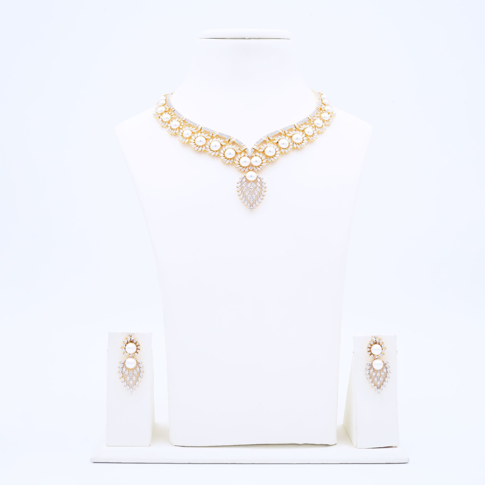 Modern Pearly Floral Necklace Set