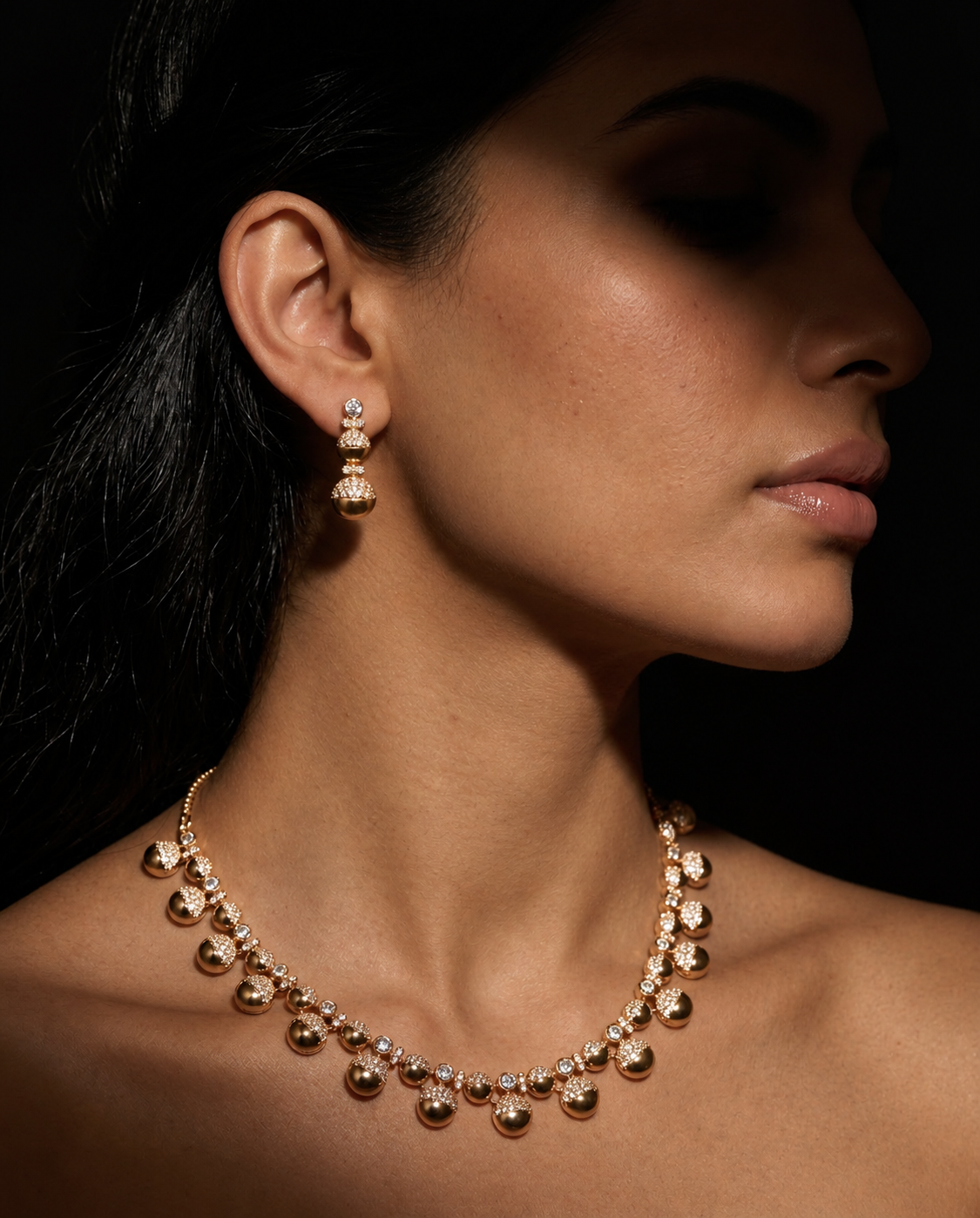 Choker vs. Long Necklace: Which Style Is Right for You?