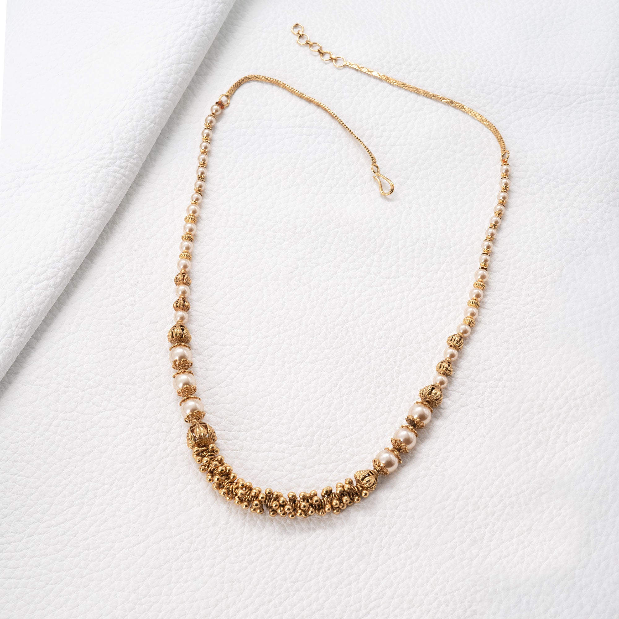 Trendy Pearl Necklace