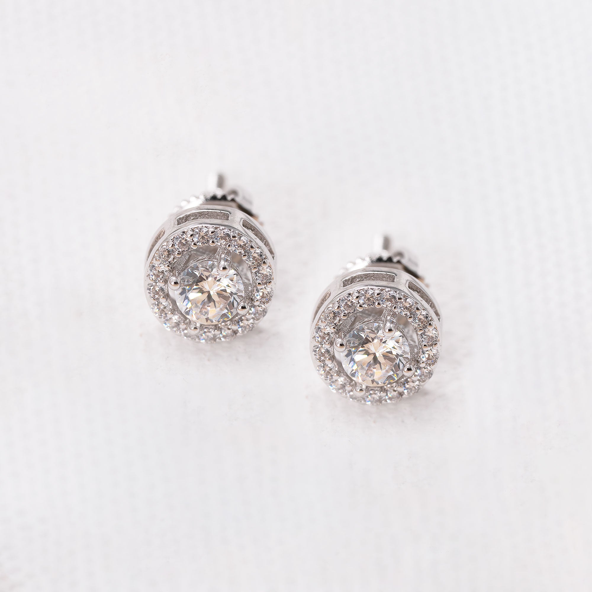 Modern Round Prong Screw Back Tops