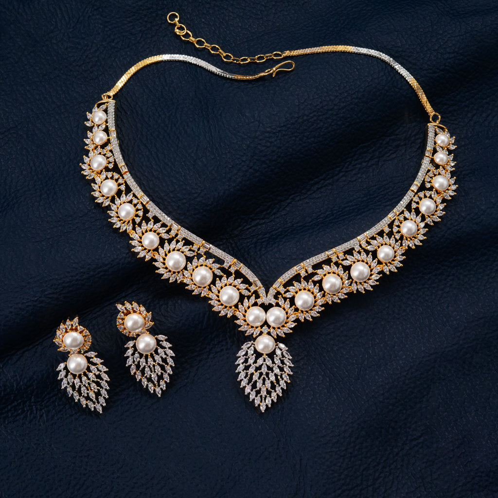 Modern Pearly Floral Necklace Set
