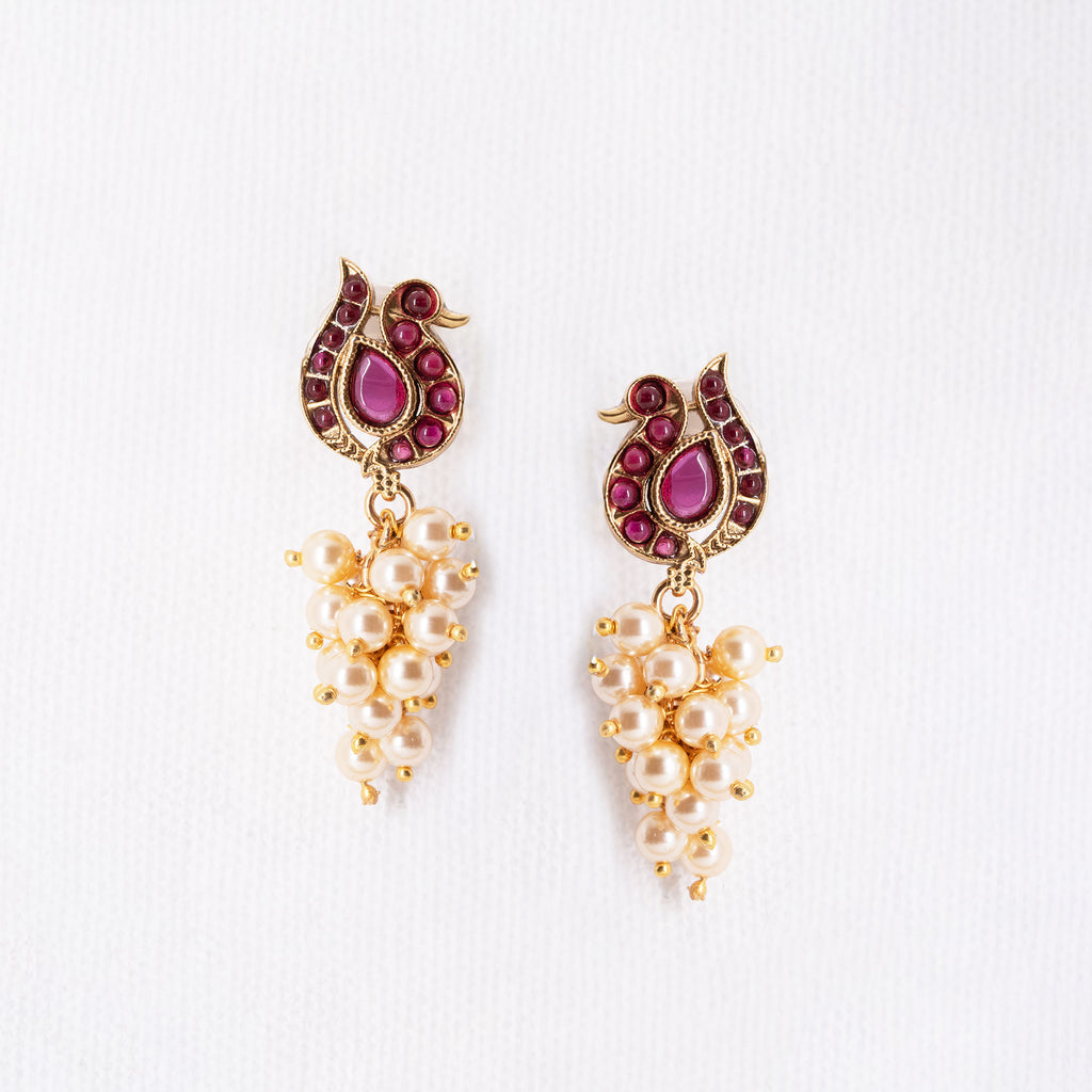 Trendy Swan with Bunch Tops