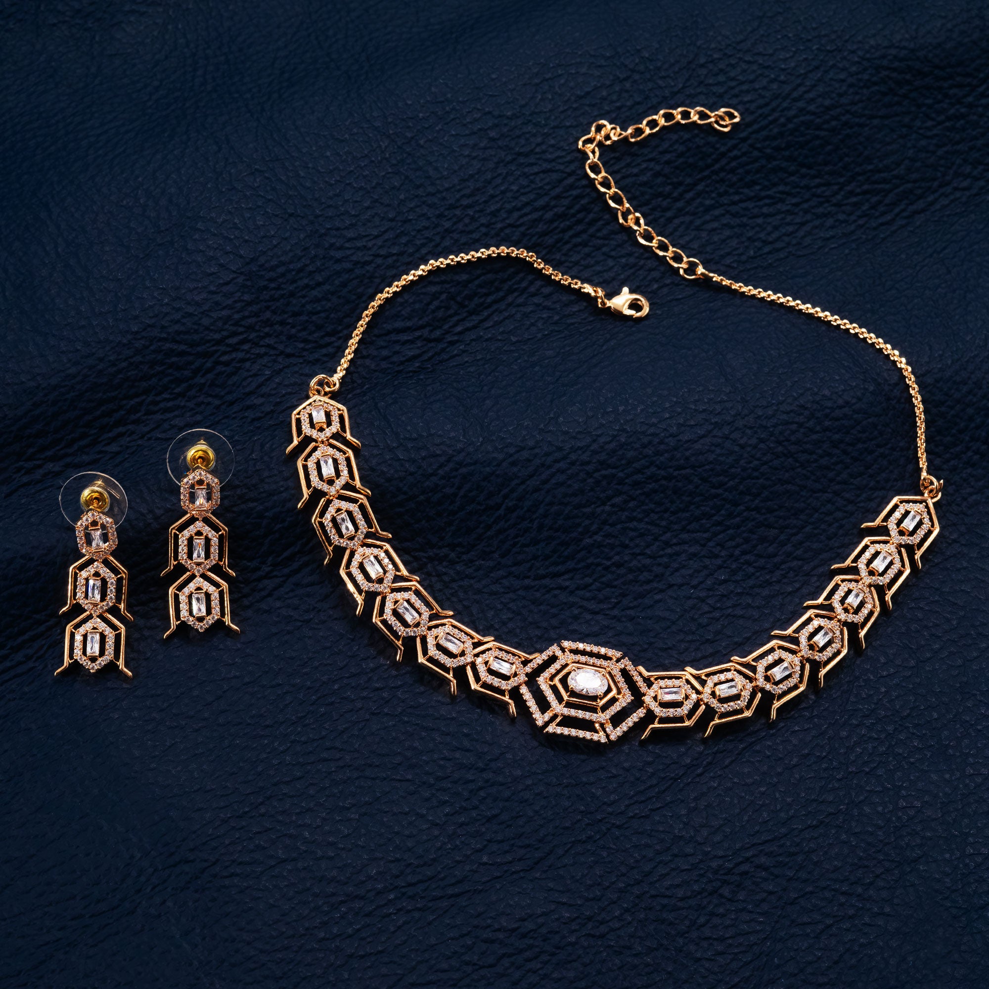 Modern Spider Link Necklace Set