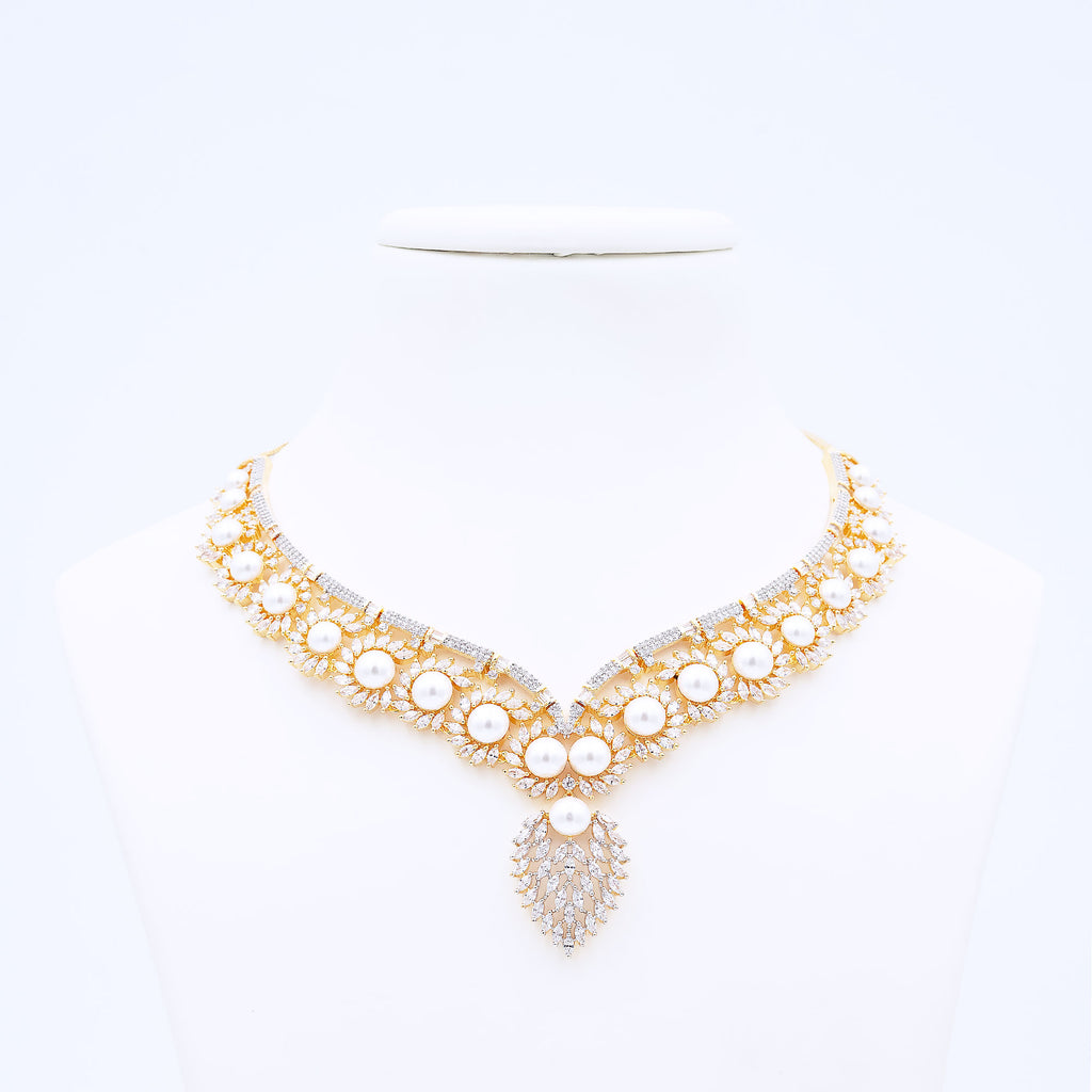Modern Pearly Floral Necklace Set