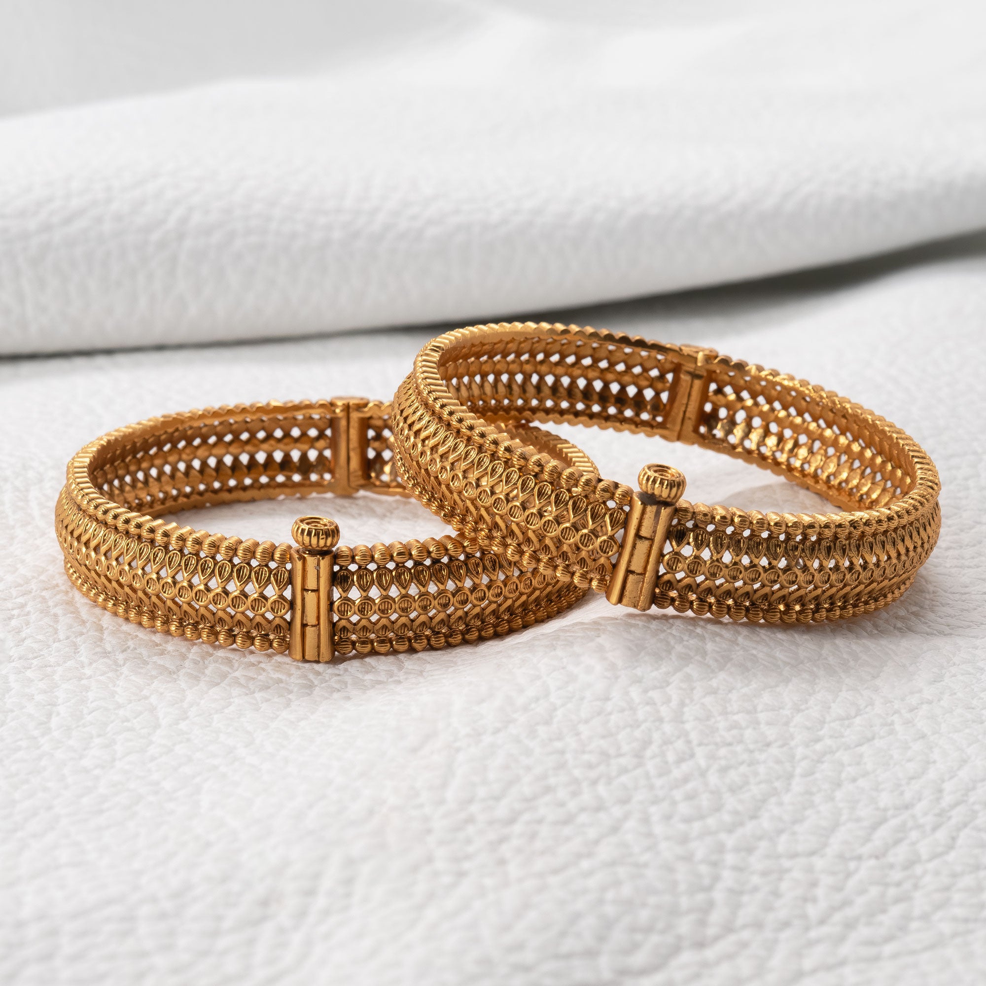 Trendy Bow Tie Bangles (Set of 2)