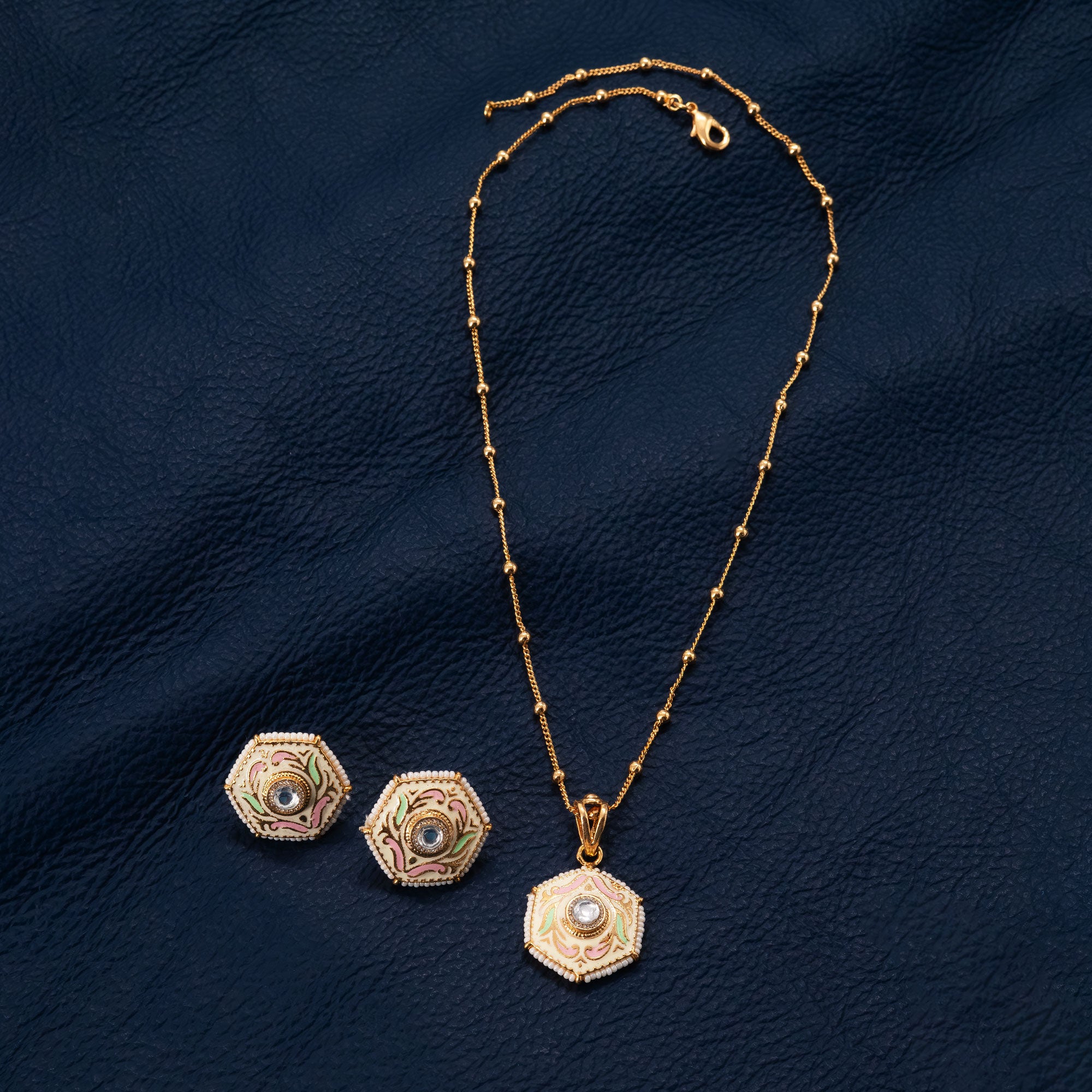 Trendy Hexagonal Pendant Set