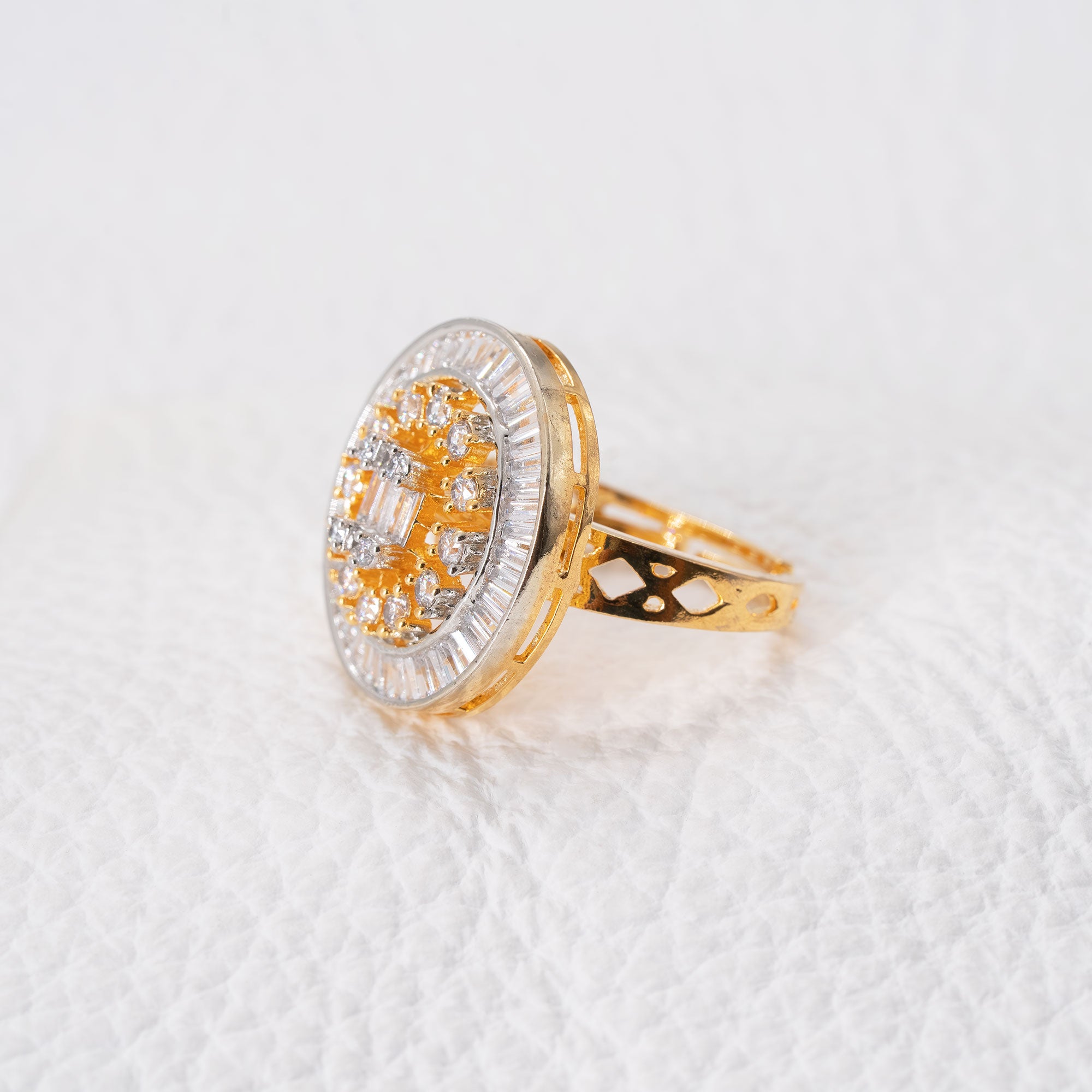 Trendy Multistoned Round Ring