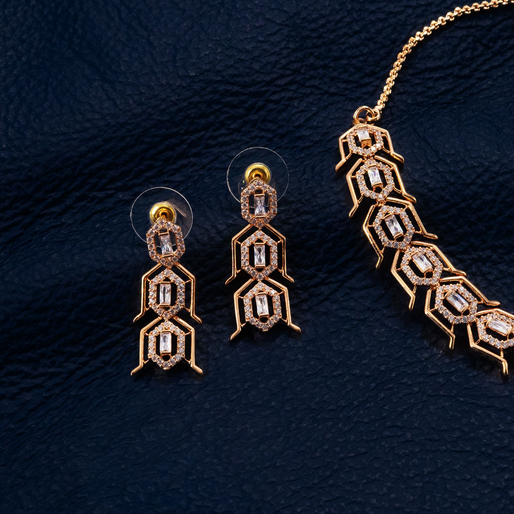 Modern Spider Link Necklace Set