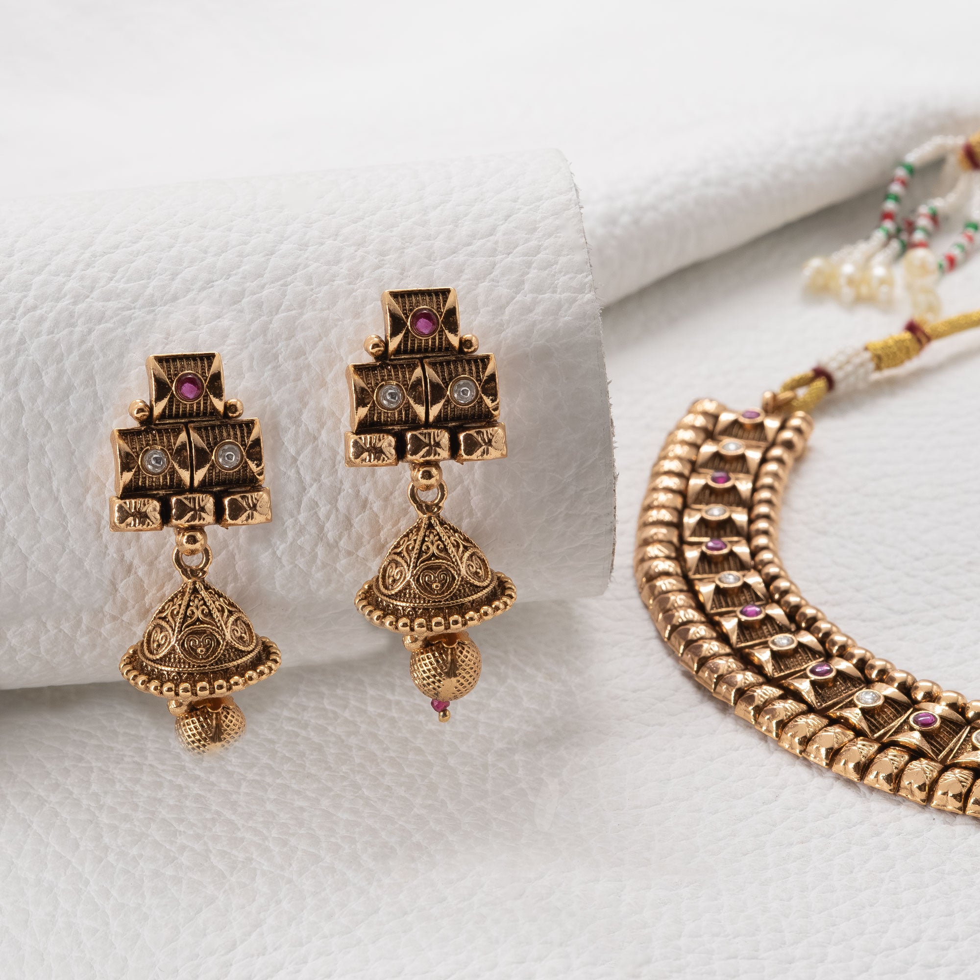 Trendy Necklace Set with Geometric Link Design