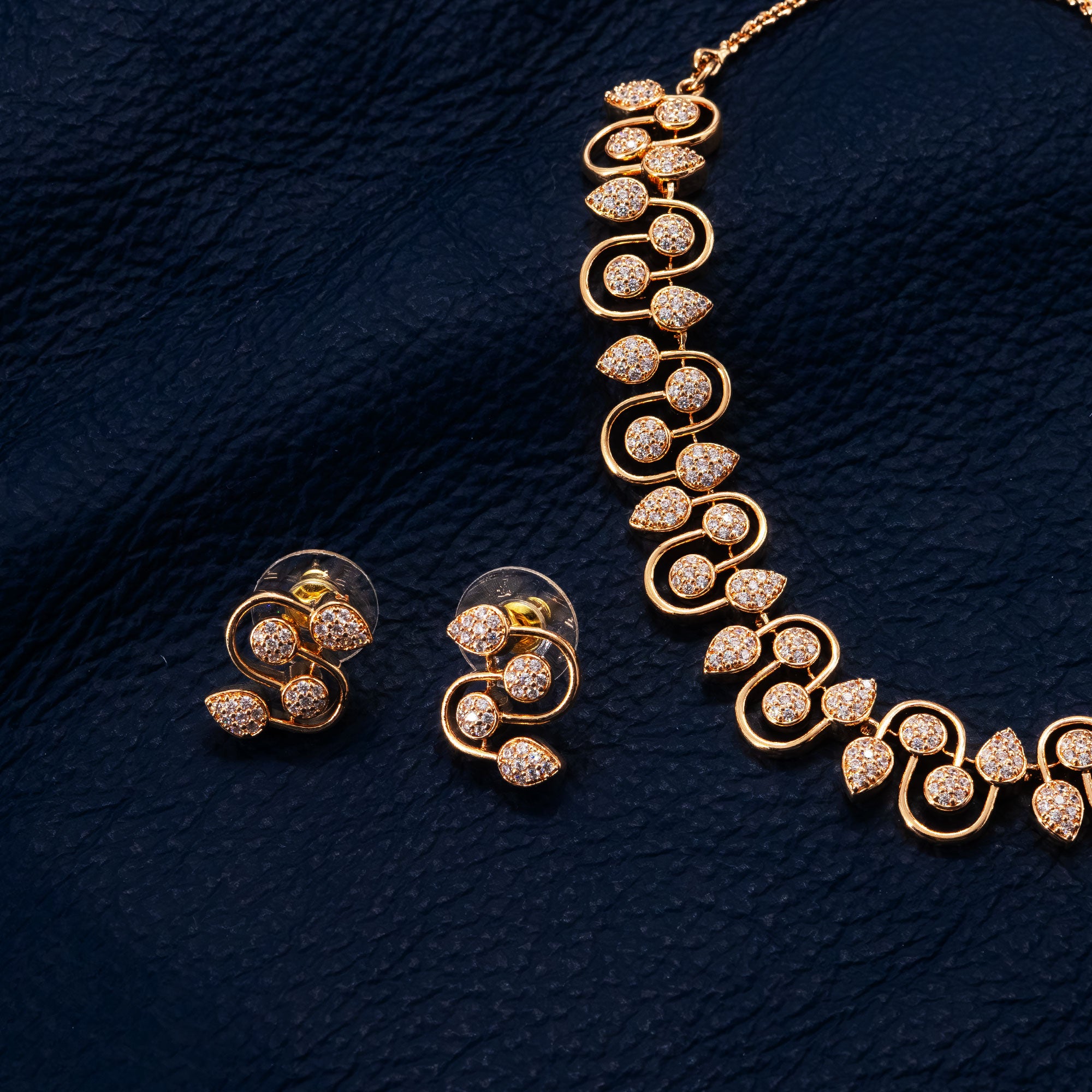 Modern Interlink Leaf Necklace Set