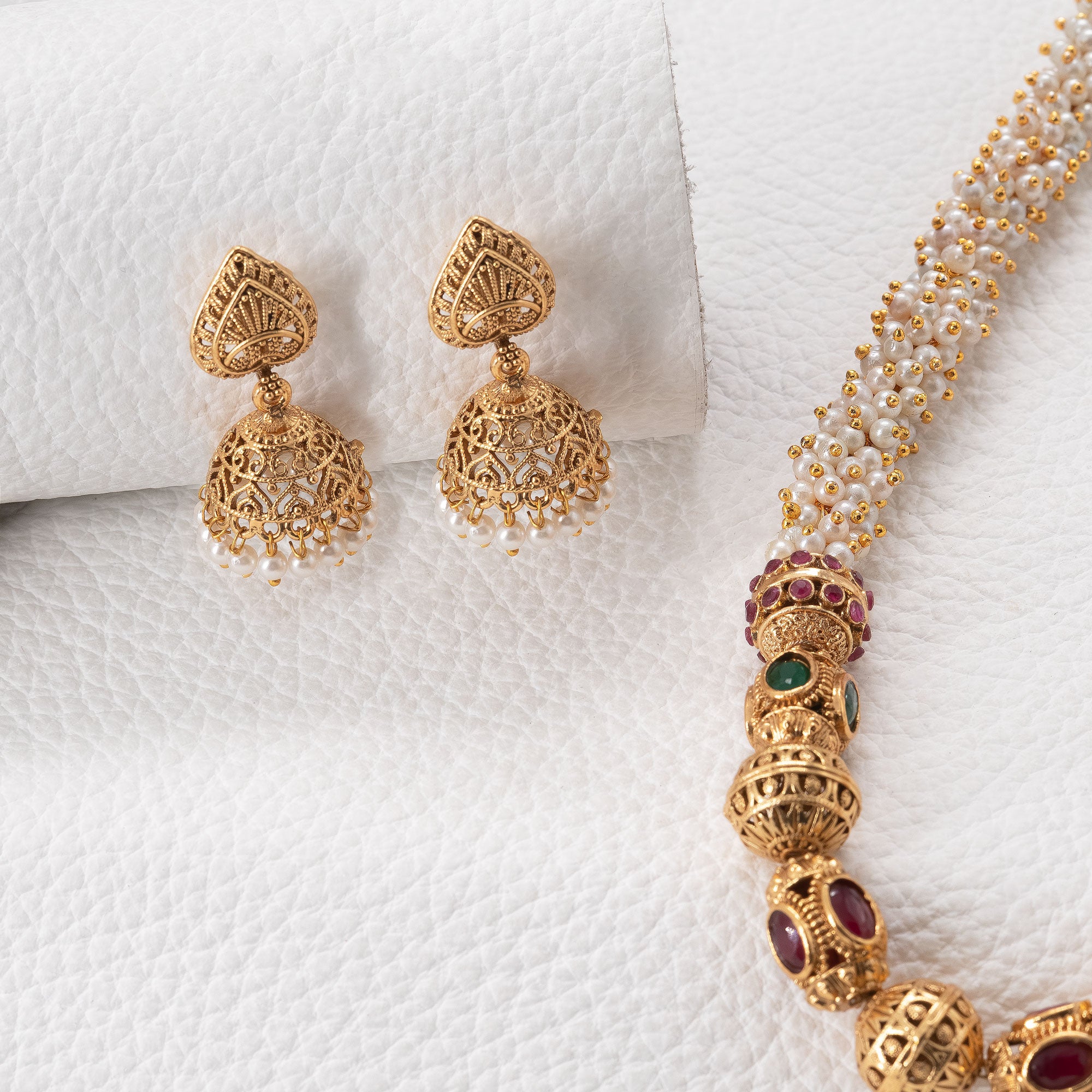 Traditional Stoned Shell Necklace Set