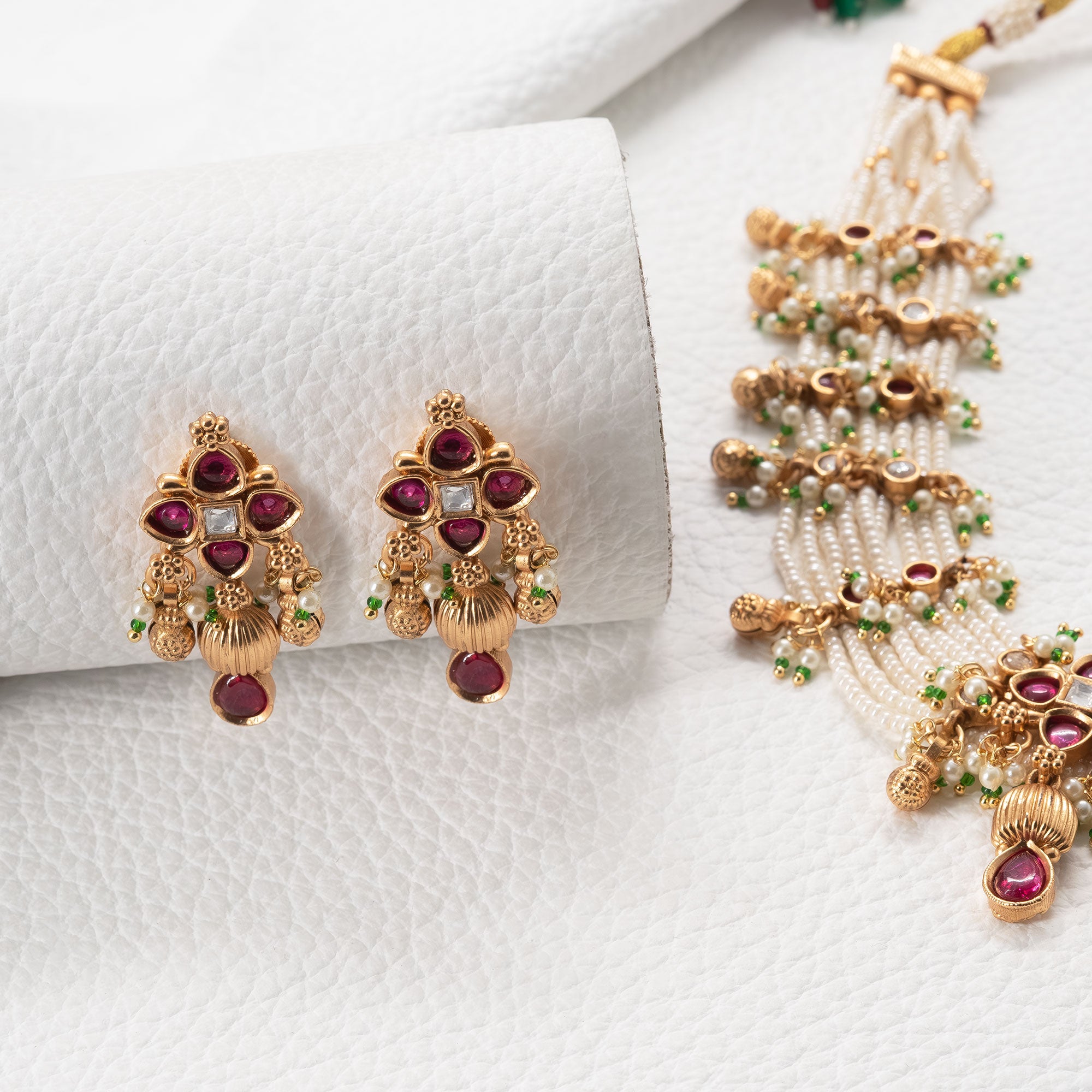 Trendy Layered Floral Pearl Necklace Set