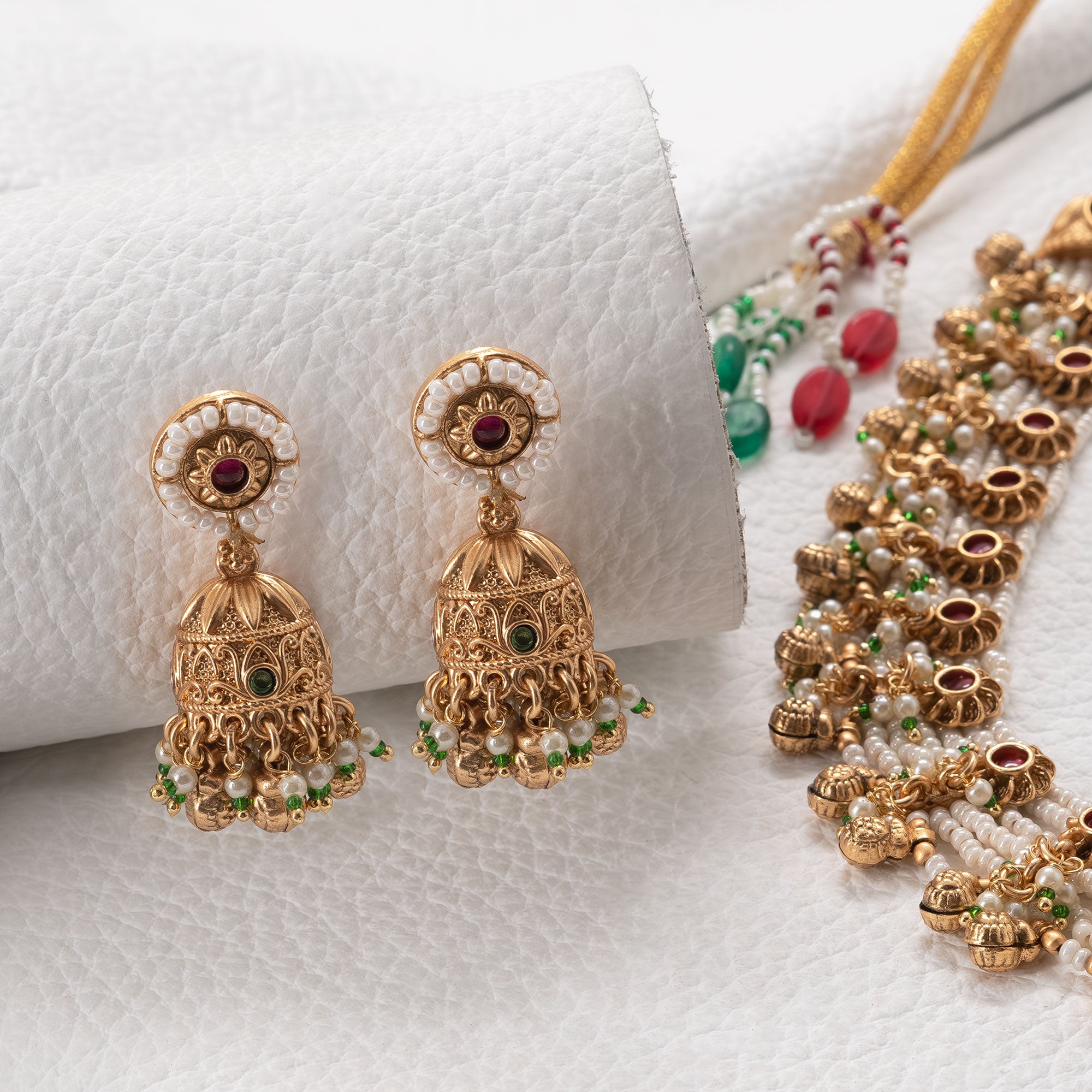 Trendy Multilayered Floral Pearl Necklace Set