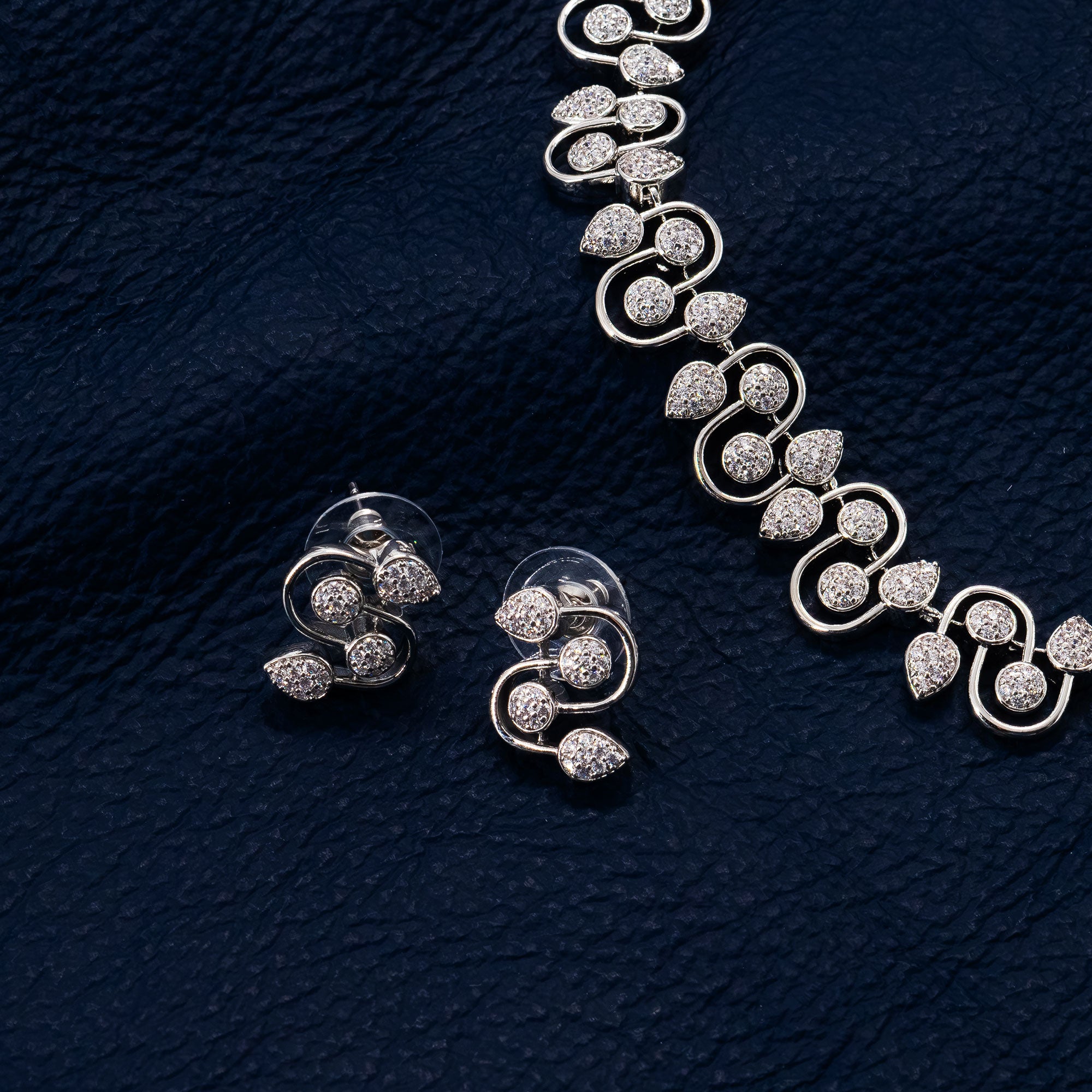 Modern Interlink Leaf Necklace Set