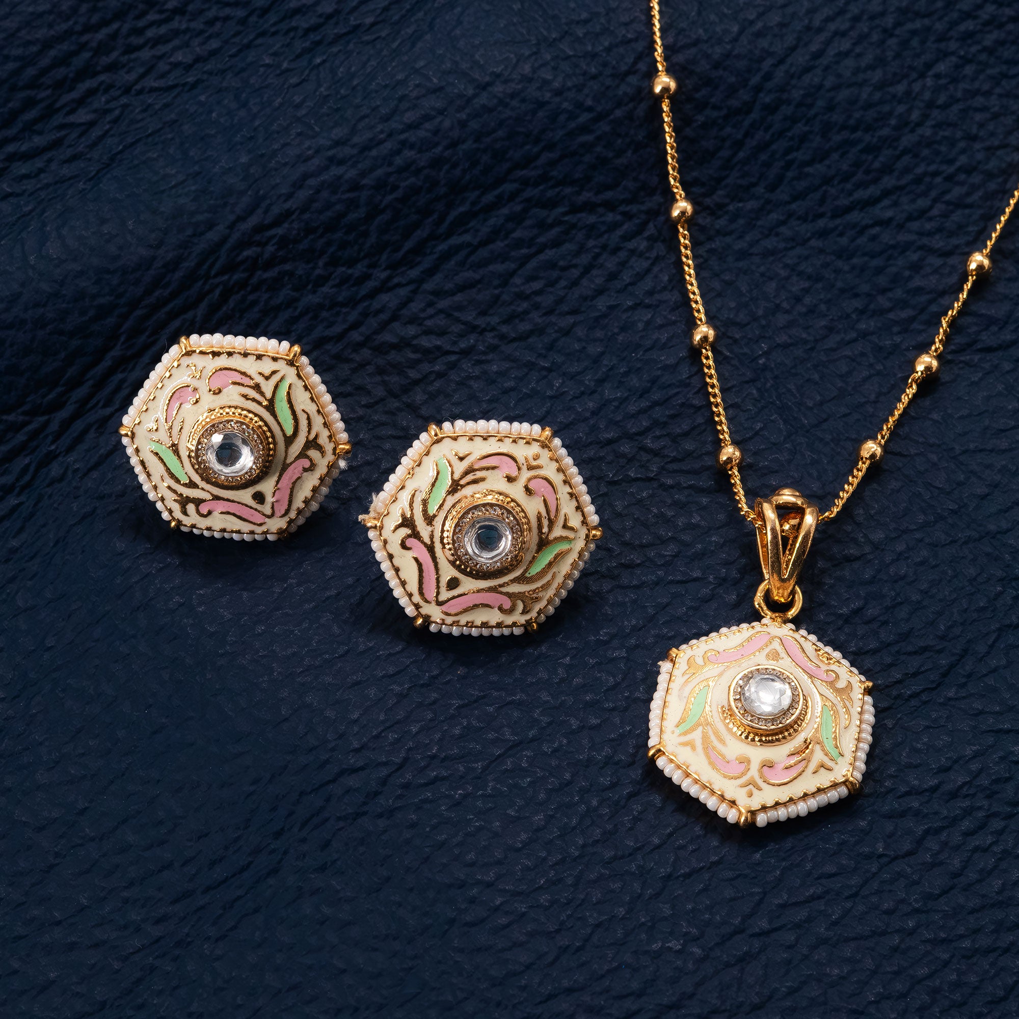 Trendy Hexagonal Pendant Set
