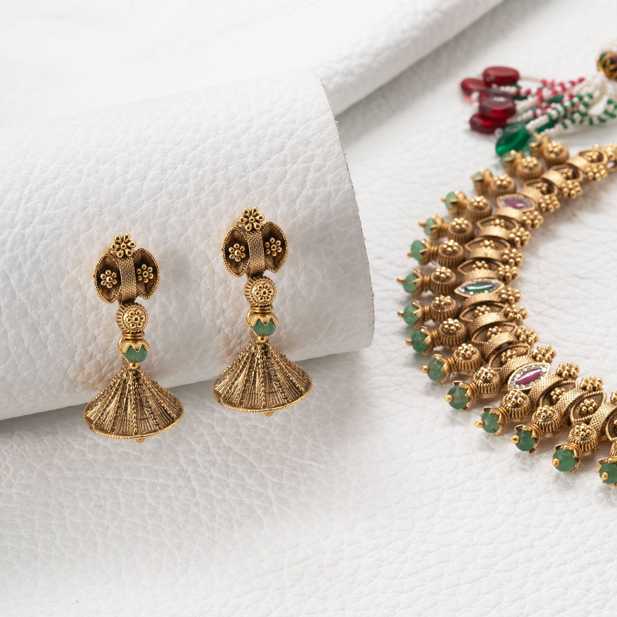 Trendy Eye Shaped Necklace Set