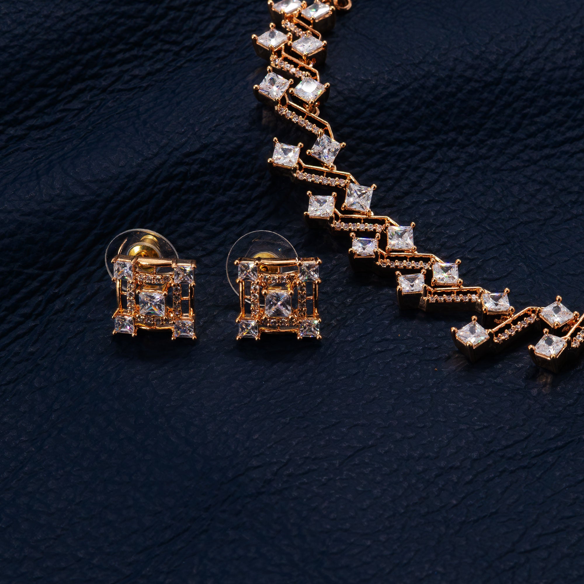 Modern Interlink Zigzag Necklace Set