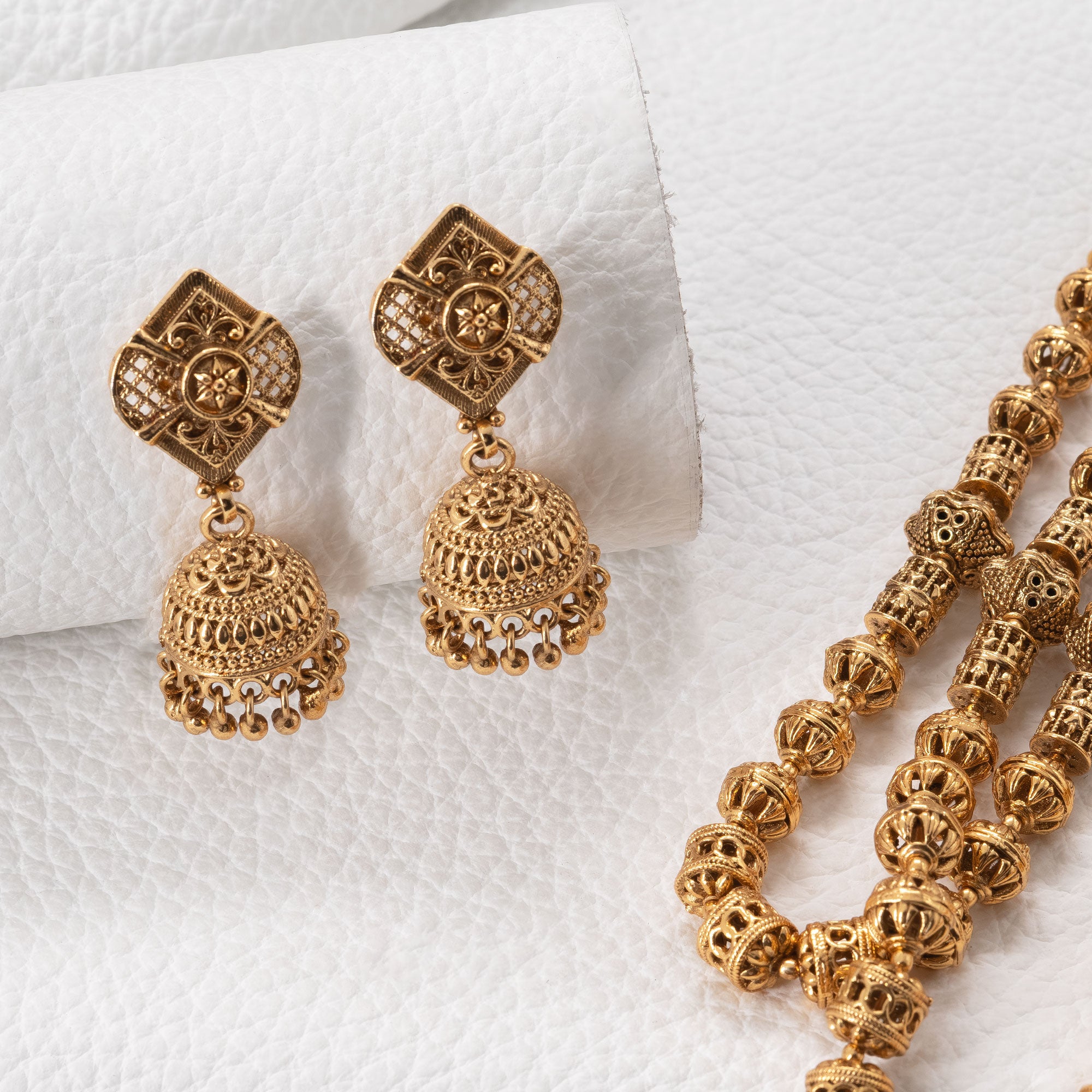 Traditional Shell Necklace Set