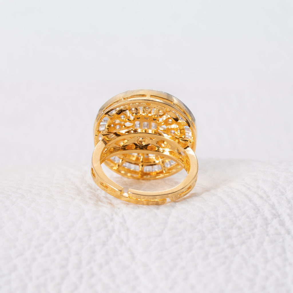 Trendy Multistoned Round Ring