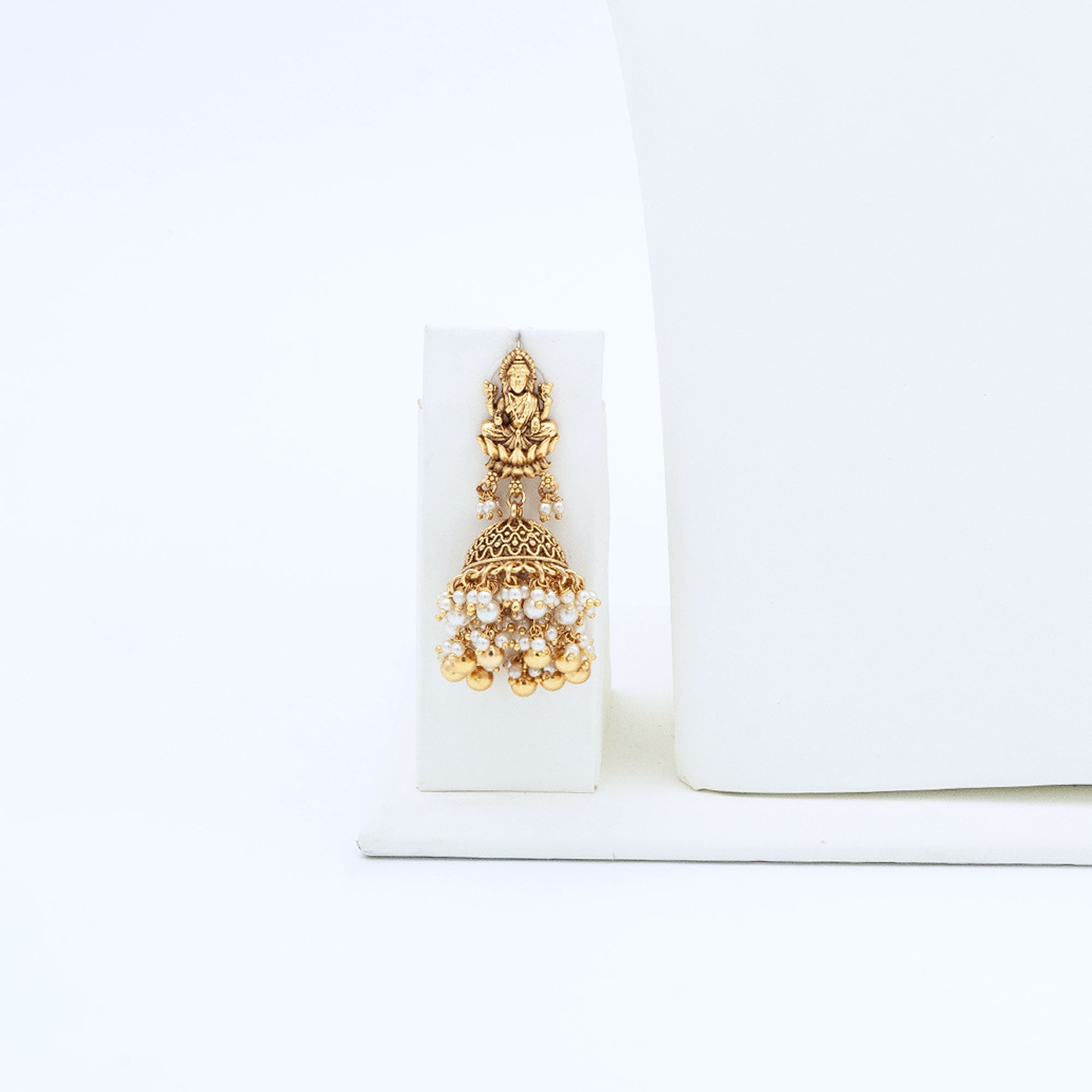 Trendy Necklace Set with Pearls and Lakshmi Pendant